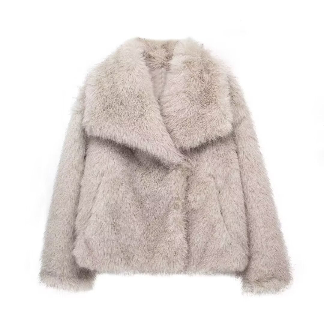 Brit & Boho™ I Lindsay Short Faux Fur Coat